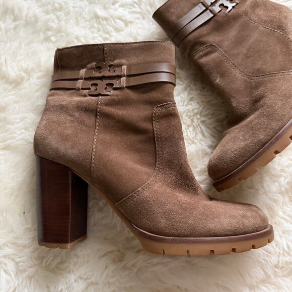 Tory Burch Leigh Lug Sole Bootie in Suede brown - Picture 2 of 10